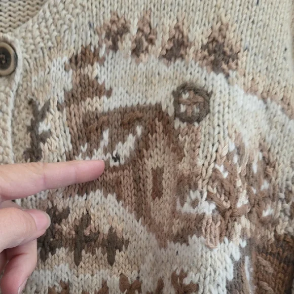 Norther Isles Hand Knitted Cozy Holiday Cardigan with Village Scene Sz M - Picture 6 of 15